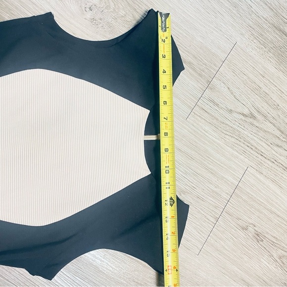 LIPSY Elegant Black and Cream Sleeveless Shoulderpad Ribbed Dress Zip  Closure 8 - Picture 8 of 14